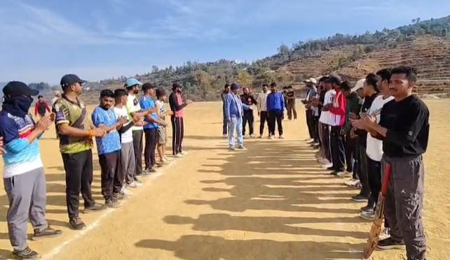 ग्रामीण क्रिकेट प्रतियोगिता के फाइनल में पहुंचे पूर्व विधायक पूरन सिंह फर्त्याल