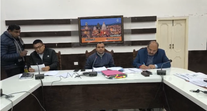 हरिद्वार में जन सुनवाई: जिलाधिकारी मयूर दीक्षित की अध्यक्षता में करीब 100 शिकायतें दर्ज