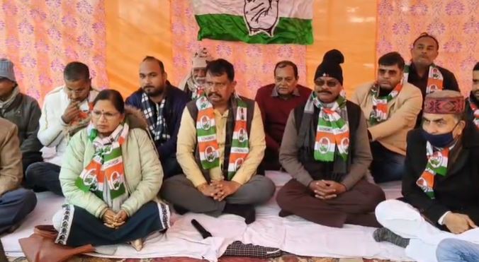 अंकिता भंडारी हत्याकांड: शिवालिक नगर चौक पर कांग्रेस का धरना-प्रदर्शन, कैंडल मार्च निकालकर दी श्रद्धांजलि