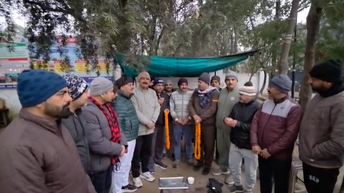 रुद्रपुर को नशामुक्त बनाने की दिशा में महापौर की पहल, व्यापारी ने बंद की तंबाकू बिक्री