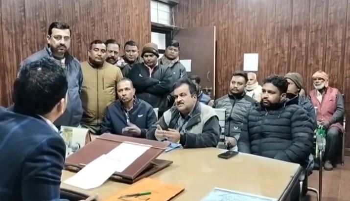 खटीमा: खनन अधिकारी की कार्रवाई से परेशान व्यापारी, उपजिला अधिकारी को ज्ञापन