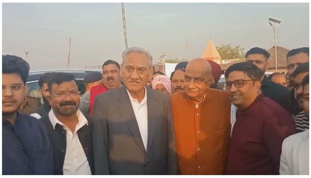 पूर्व मुख्यमंत्री विजय बहुगुणा व कैबिनेट मंत्री सौरभ बहुगुणा ने उधम सिंह नगर में वरिष्ठ नेताओं का किया सम्मान