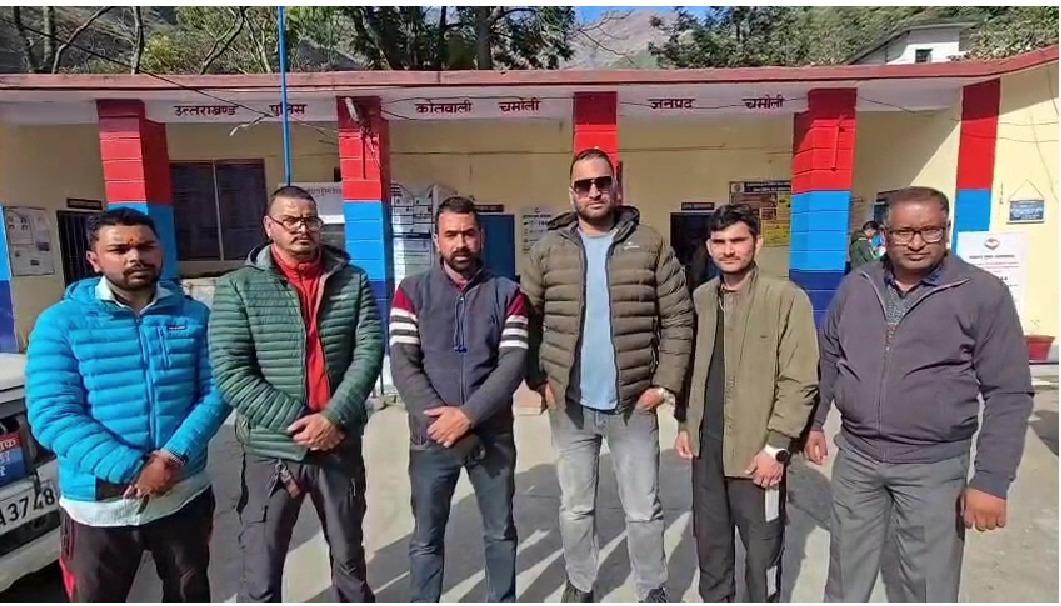 चमोली में अतिथि शिक्षक पर नाबालिगों से यौन शोषण के आरोप, क्षेत्र में तनाव; हिंदू संगठनों ने दिया 24 घंटे का अल्टीमेटम