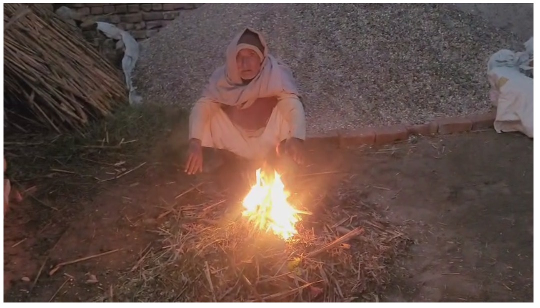 लक्सर में जाड़े की पहली घनी धुंध, तापमान गिरा; लोगों को वाहन चलाने में दिक्कत