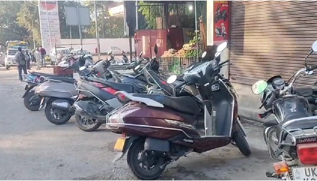 काठगोदाम में रेंटल बाइक संचालकों की मनमानी पर आरटीओ ने कार्रवाई का दिया संकेत
