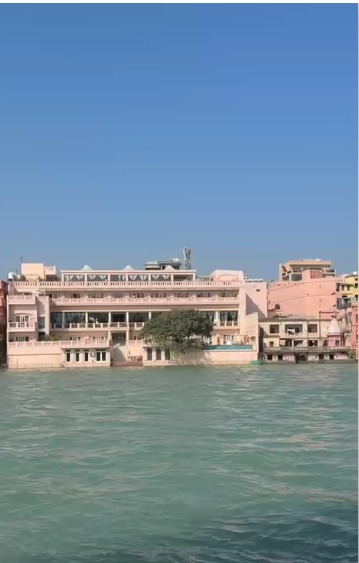 हरिद्वार में दिवंगत अभिनेता धर्मेंद्र की अस्थियों का गुप्त रूप से विसर्जन, सनी और बॉबी देओल ने निभाई अंतिम विधि