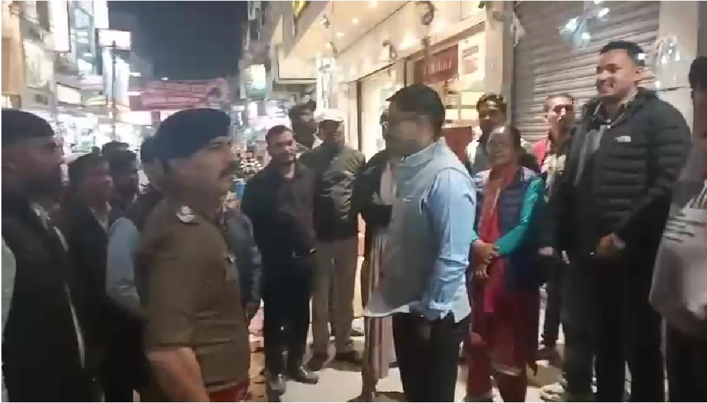 रुद्रपुर: नगर निगम अतिक्रमण अभियान के चलते बाजार में हंगामा, व्यापार मंडल ने जताया विरोध