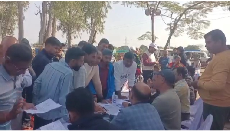 चंपावत के सीमांत बनबसा में लगा जनता दरबार, ग्राम प्रधान प्रमिला ज्याल के अनुरोध पर हुआ आयोजन