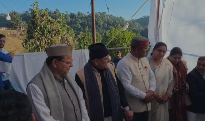 मुख्यमंत्री धामी पहुंचे द्वाराहाट, पूर्व रक्षा राज्यमंत्री अजय भट्ट के बड़े भाई को दी श्रद्धांजलि