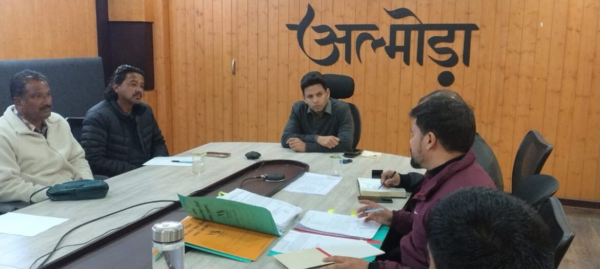 कसार देवी पर्यटन विकास: जिलाधिकारी ने सुधार व सौंदर्यीकरण के निर्देश दिए