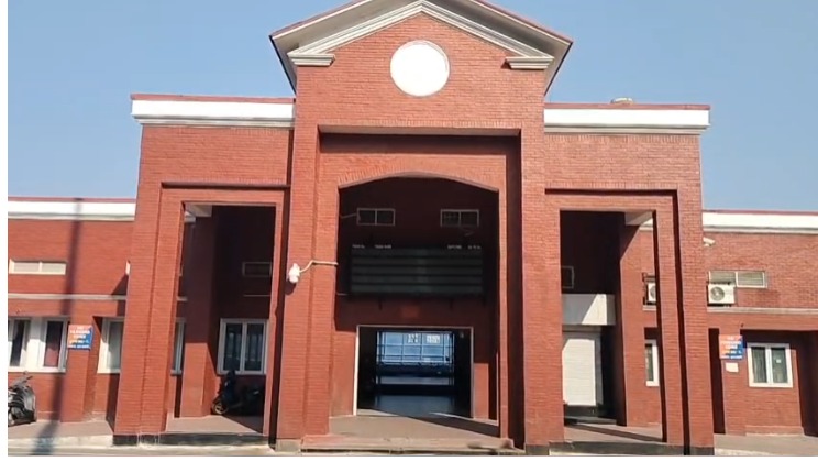 सुप्रीम कोर्ट के फैसले से पहले बनभूलपुरा में फ्लैग मार्च, नैनीताल पुलिस ने दिया शांति और सुरक्षा का संदेश