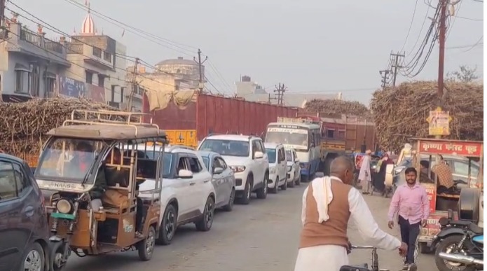 लक्सर नगर में जाम की समस्या गंभीर, गन्ना सीजन में बढ़ी परेशानी