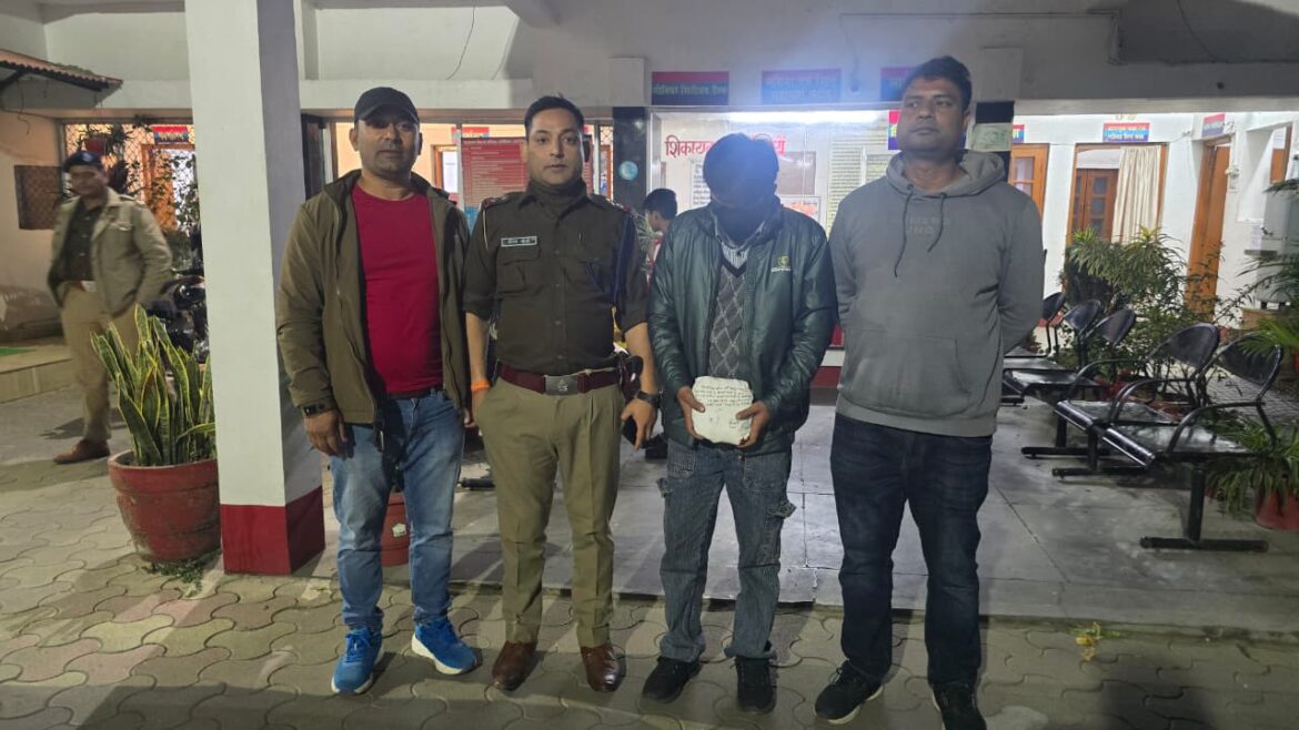 नैनीताल पुलिस की बड़ी कार्रवाई: 896 ग्राम चरस के साथ युवक गिरफ्तार, जनपद को नशामुक्त बनाने की मुहिम तेज