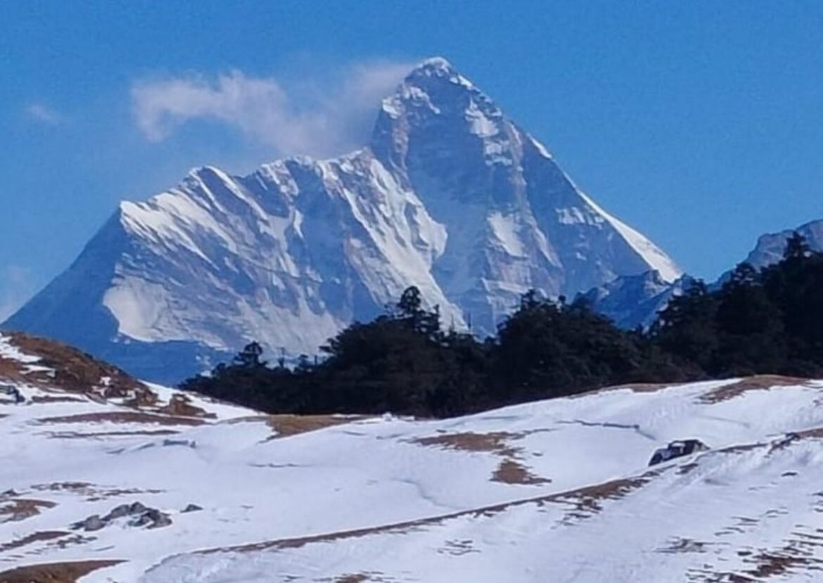 नीती घाटी में कड़ाके की सर्दी, माइनस 10 डिग्री तापमान; झरने और गदेरे जमे, पर्यटक रोमांचित