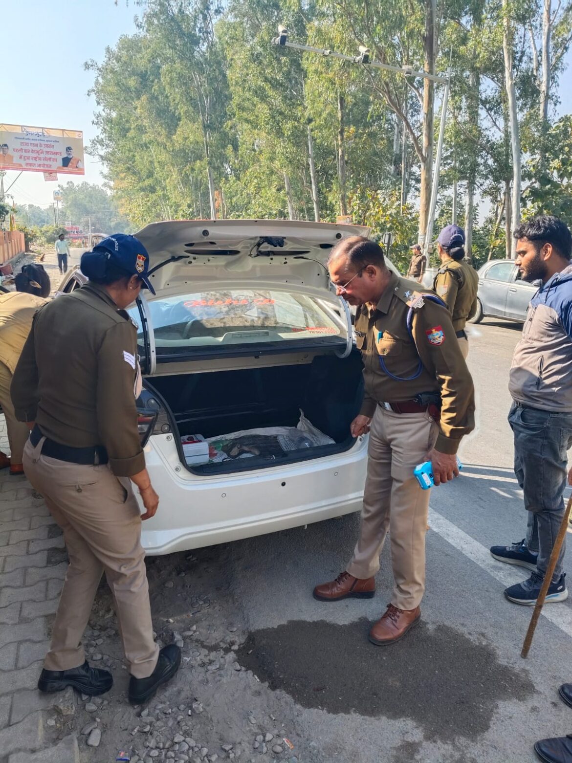 जनपद सीमा पर वाहनों की सघन चेकिंग, नैनीताल पुलिस अलर्ट मोड पर