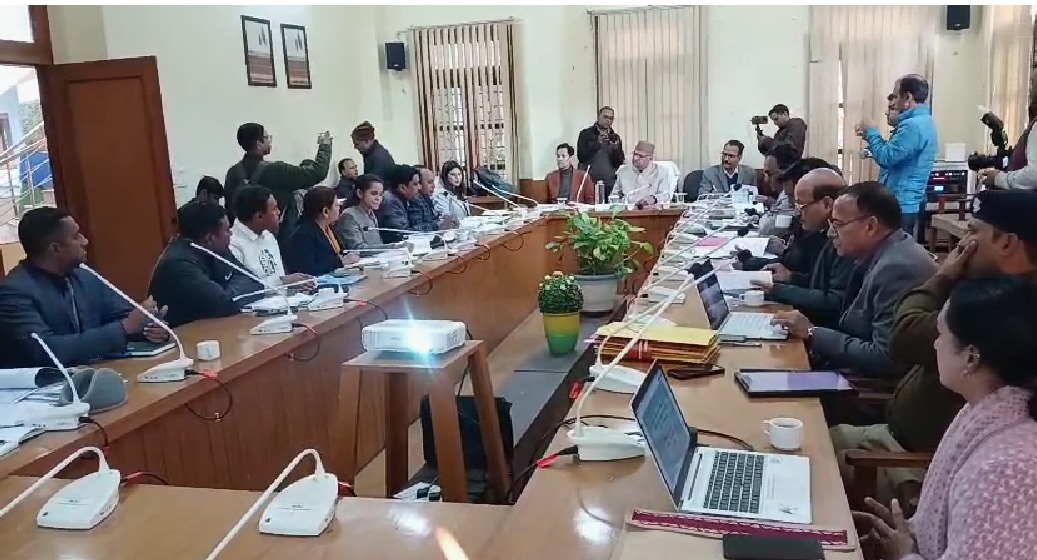 कृषि मंत्री गणेश जोशी की काठगोदाम में समीक्षा बैठक, अधिकारियों को फटकार