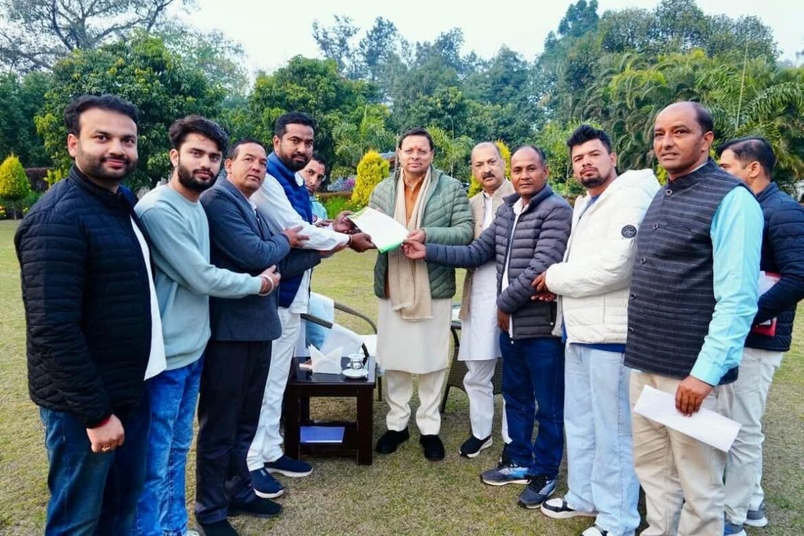 अल्मोड़ा प्रतिनिधिमंडल ने मुख्यमंत्री को सौंपा ज्ञापन, क्षेत्रीय विकास व जनहित की मांगें उठाईं