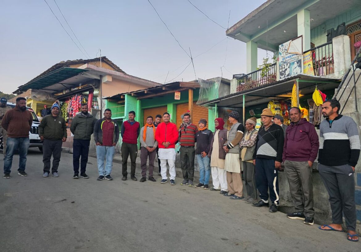 भीमताल विधायक ने अपने क्षेत्र के कई गांवों का दौरा कर ग्रामीणों से की मुलाकातसरकारी योजनाओं की जानकारी दी और समस्याओं को सुना