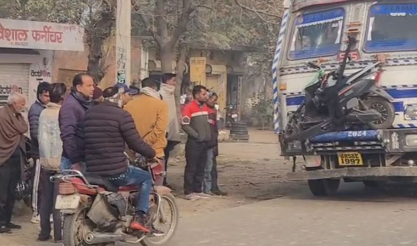 लक्सर में खनन ट्रक की चपेट में आए बच्चे, दोनों गंभीर रूप से घायलघटना गोवर्धनपुर कस्बे में, ग्रामीणों ने हाईवे पर खनन वाहन सुरक्षा की मांग की
