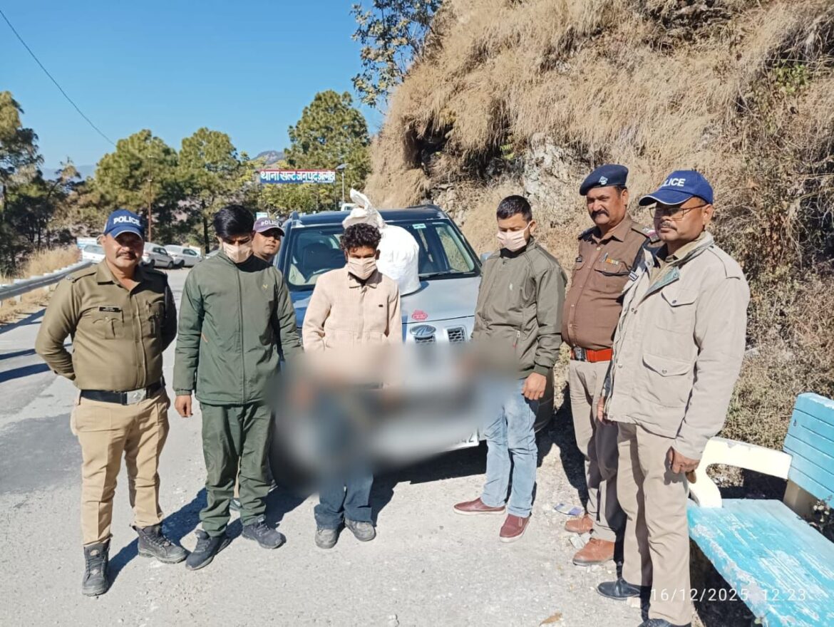 सल्ट पुलिस ने 13.695 किलो अवैध गांजा के साथ तीन तस्करों को किया गिरफ्तार