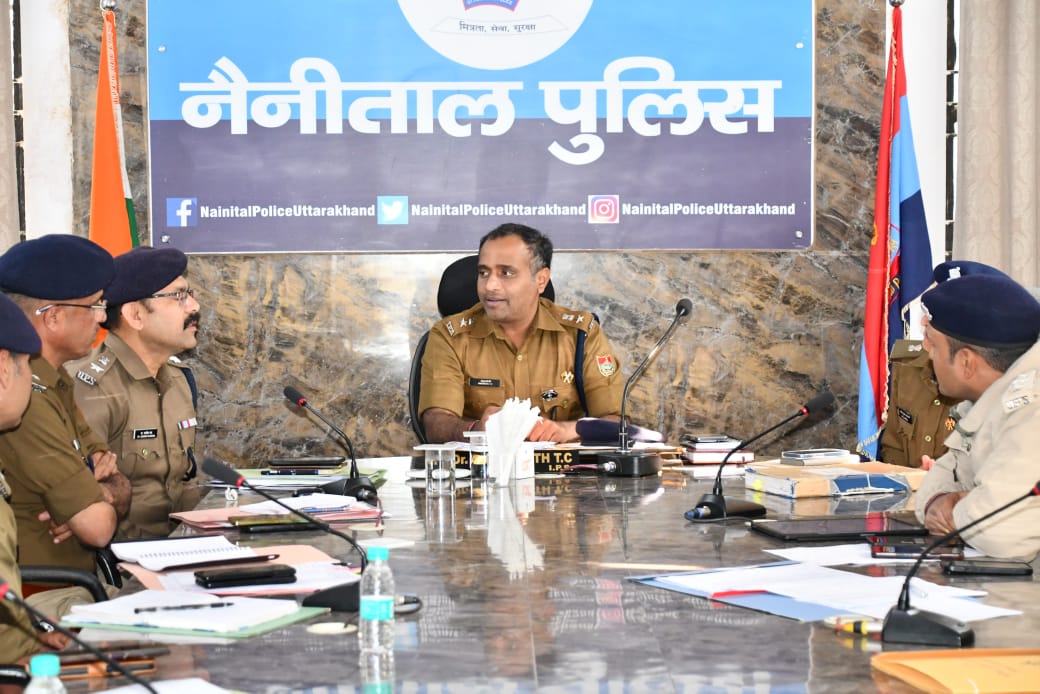 क्रिसमस और नव वर्ष पर नैनीताल में निर्बाध यातायात व्यवस्था के लिए SSP ने की महत्वपूर्ण गोष्ठी