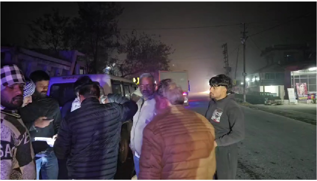 अवैध खनन माफियाओं पर प्रशासन का शिकंजा, देर रात तीन इलाकों में छापेमारी