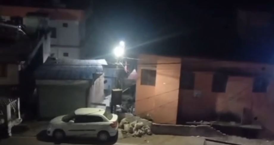 लोहाघाट में स्ट्रीट लाइटों की गुणवत्ता पर सवाल, पूर्व सभासद ने लगाए गंभीर आरोप