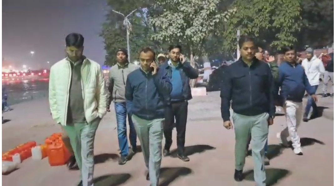 सर्दी बढ़ते ही प्रशासन सक्रिय, डीएम ने रैन बसेरों का किया निरीक्षण