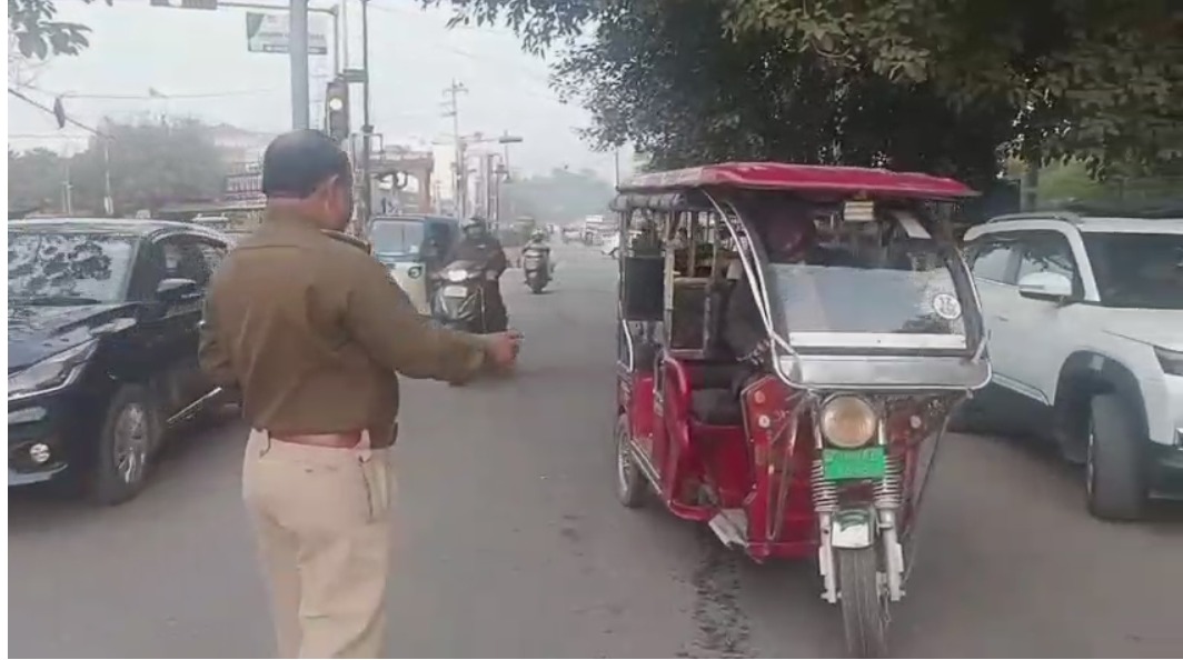 हरिद्वार में बेतरतीब ई-रिक्शाओं पर शिकंजा, वेरिफिकेशन अभियान शुरू