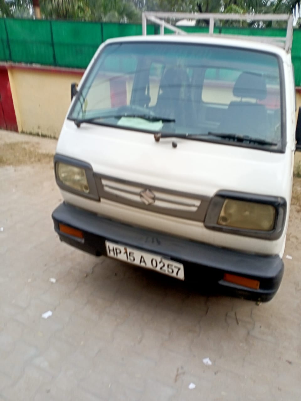 रूड़की में स्कूल वैन बनीं बच्चों की जान के लिए खतरा, नियमों की खुलेआम उड़ रही धज्जियां