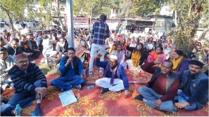 रामनगर में बुलडोजर कार्रवाई के खिलाफ फूटा आक्रोश, तहसील में जोरदार प्रदर्शन