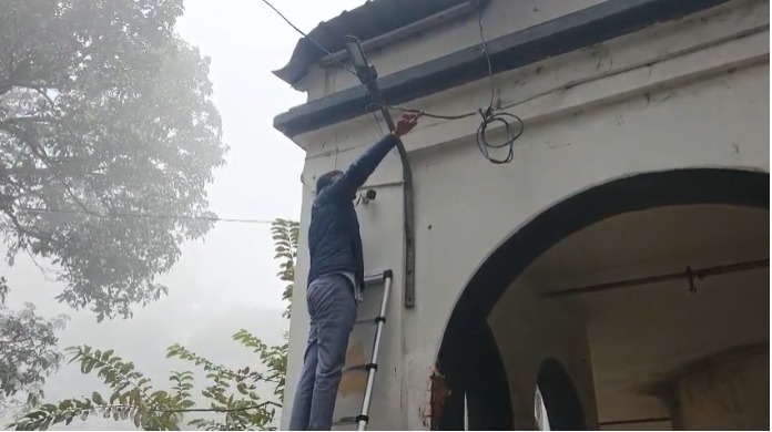 झबरेड़ा में अघोषित बिजली कटौती पर कांग्रेस विधायक का सख्त एक्शन, बिजली विभाग में हड़कंप