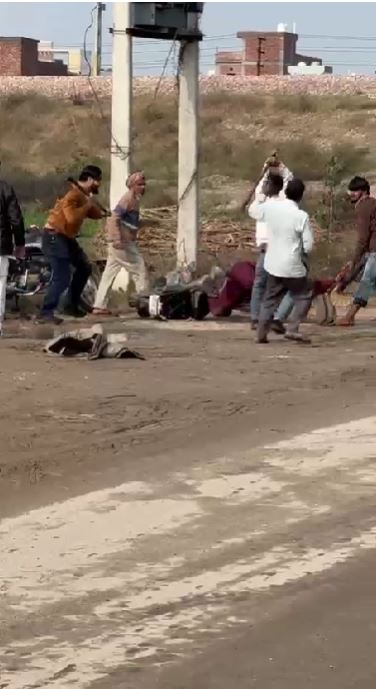 पुरानी रंजिश में लाठी-डंडों और फावड़े से की पिटाई, हालत नाजुक