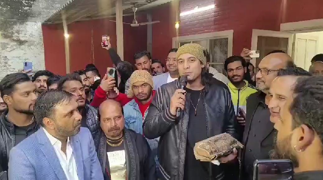 विकासनगर पहुंचे जुबिन नौटियाल, फैंस में दिखा जबरदस्त उत्साह