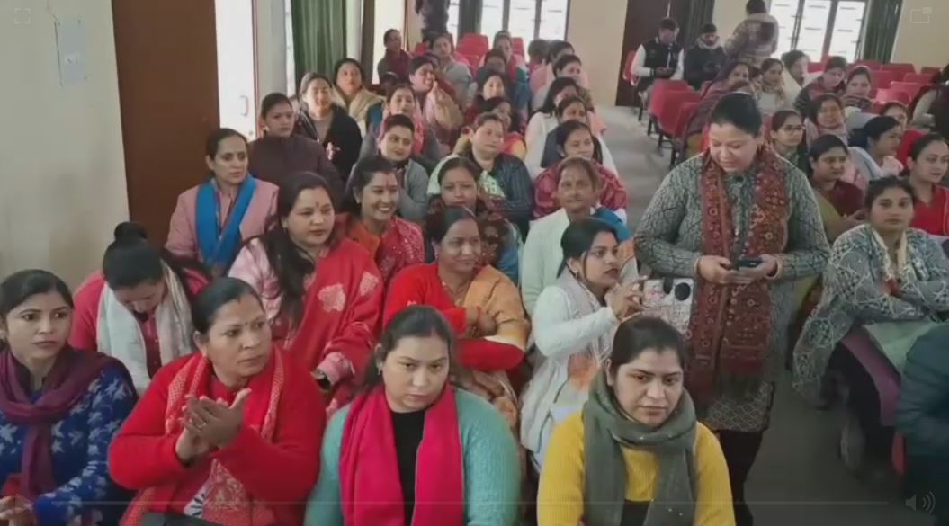 डोईवाला में स्वयं सहायता समूहों की महिलाओं का सम्मान