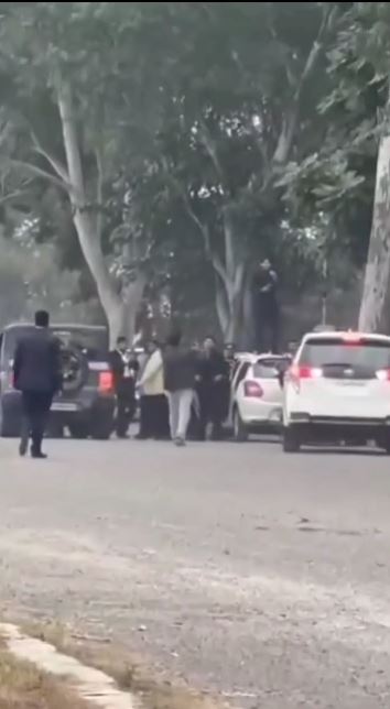 भेल स्पोर्ट्स स्टेडियम के बाहर स्कूली छात्रों का हाई-वोल्टेज हुड़दंग, वीडियो वायरल