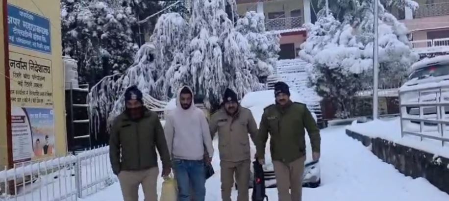 मुनिकीरेती में पुलिस ने चरस तस्कर को गिरफ्तार, डेढ़ लाख की चरस बरामद