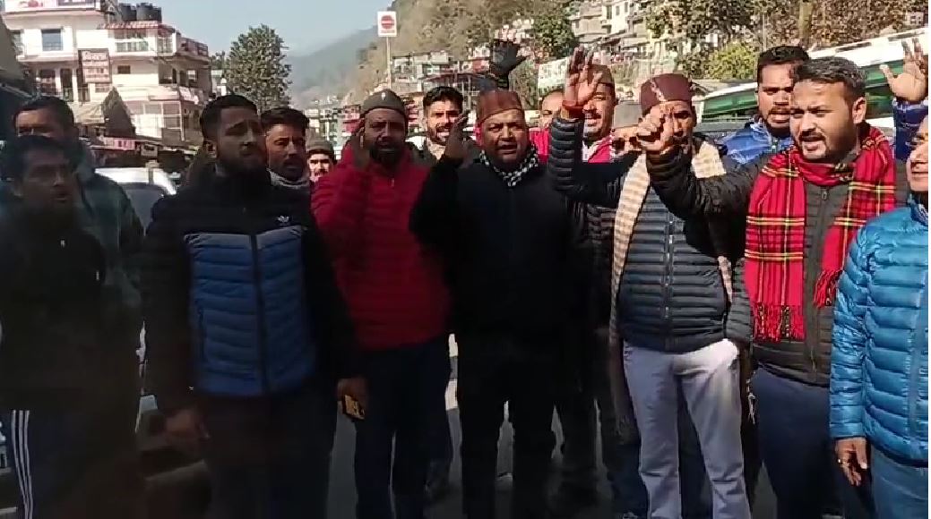 अंकिता भंडारी प्रकरण पर राज्यव्यापी बंद का मिला-जुला असर, उत्तरकाशी में कांग्रेस का जोरदार प्रदर्शन