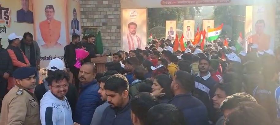 स्वामी विवेकानंद जयंती पर मुख्यमंत्री ने फ्लैग ऑफ किया स्वदेशी संकल्प दौड़