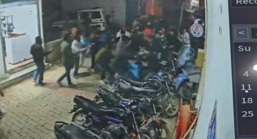 रुड़की में अस्पताल में मरीजों को लेकर दो निजी अस्पतालों में हिंसक झड़प, सीसीटीवी में कैद हुआ भयानक मंजर