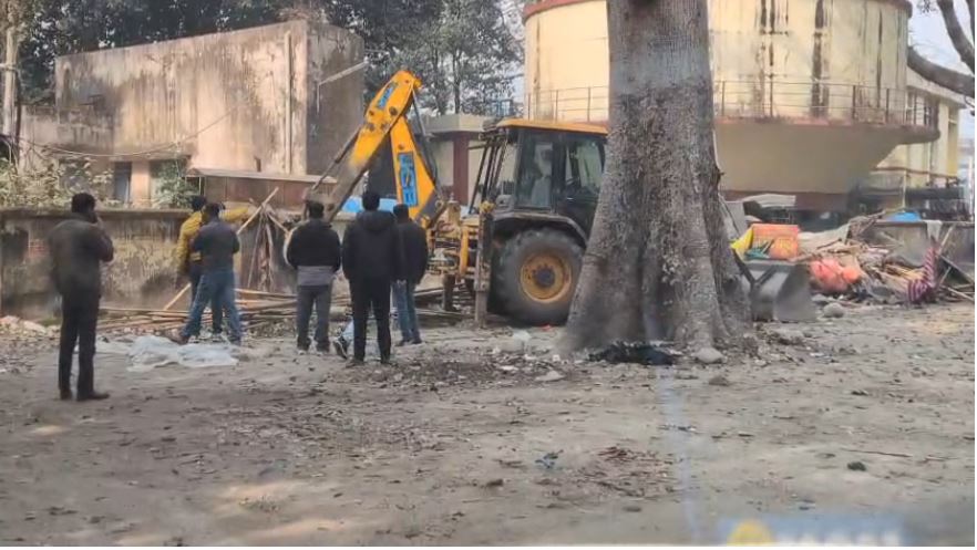 शांतिकुंज शताब्दी समारोह से पहले अतिक्रमण पर डीएम सख्त, नगर निगम की लापरवाही उजागर