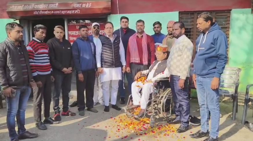 समाजवादी पार्टी कार्यालय में हर्षोल्लास से मना 77वां गणतंत्र दिवस