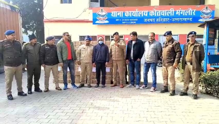मकर संक्रांति के अवसर पर पुलिस की बड़ी कार्रवाई, हरियाणा से लाते समय 300 पेटियां शराब बरामद