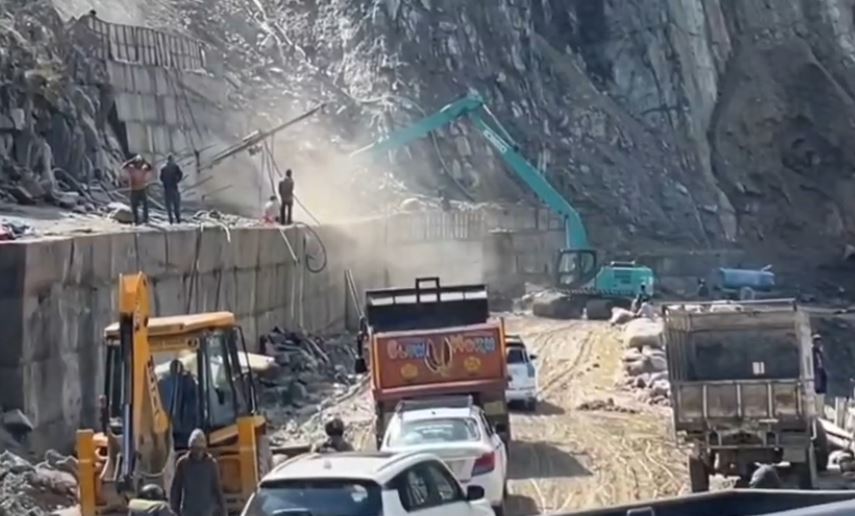 सचिव लोक निर्माण पंकज पांडे ने किया चंपावत बाईपास व स्वाला डेंजर जोन का निरीक्षण, तय समय में कार्य पूर्ण करने के निर्देश