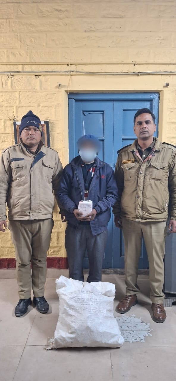 नववर्ष जश्न के दौरान सख्त कार्रवाई: नैनीताल पुलिस ने अवैध शराब तस्कर को गिरफ्तार किया