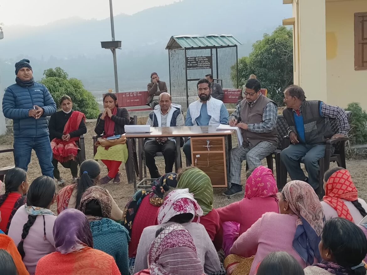 अल्मोड़ा: तामाढौन महिला ग्राम संगठन की बैठक में स्वरोजगार और आत्मनिर्भरता पर चर्चा