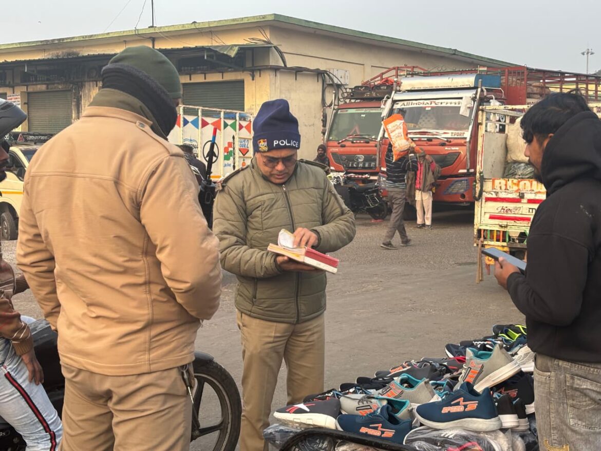 कड़ाके की ठंड और घने कोहरे में भी हरिद्वार पुलिस अलर्ट, गली–मोहल्लों में सघन सत्यापन अभियान