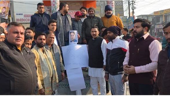 खटीमा में भाजपा कार्यकर्ताओं ने विधायक भुवन कापड़ी का पुतला दहन किया, विकास विरोधी होने का लगाया आरोप