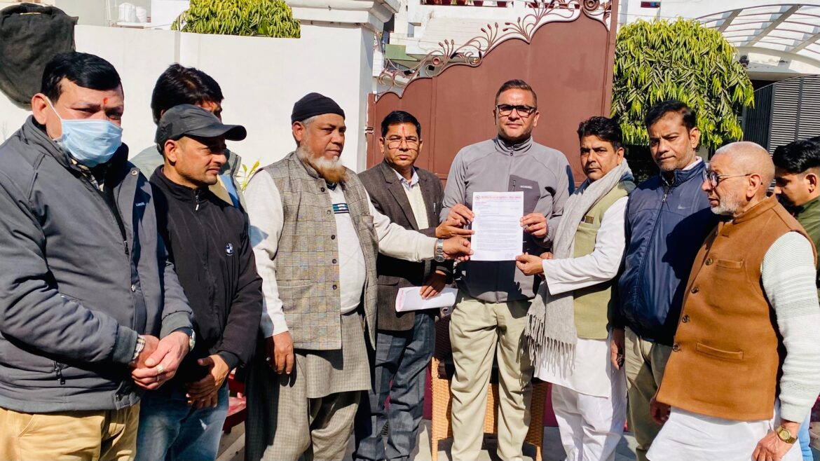 सरकारी सस्ता गल्ला विक्रेताओं की समस्याओं को लेकर विधायक सुमित हृदयेश से मिला शिष्टमंडल