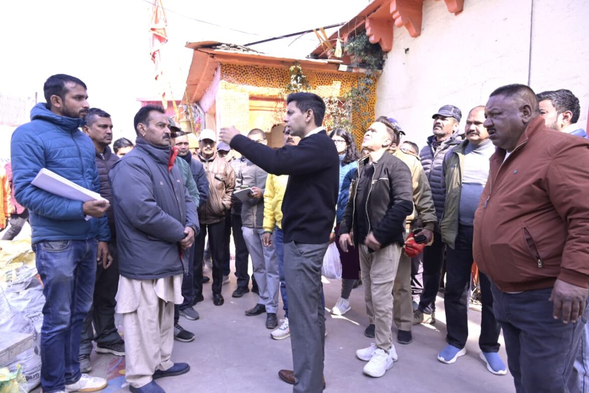 जिलाधिकारी अंशुल सिंह ने नन्दा देवी मंदिर परिसर में निर्माण कार्यों का किया स्थलीय निरीक्षण